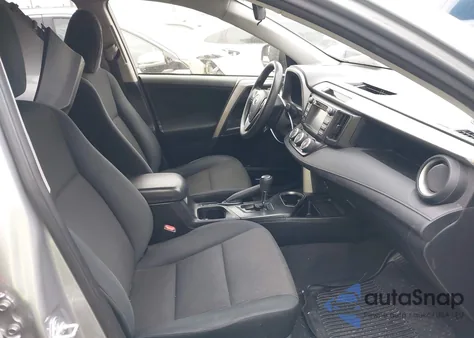 2018 Toyota Rav4 Le z USA, uszkodzony, nr VIN JTMZFREV8JD126387